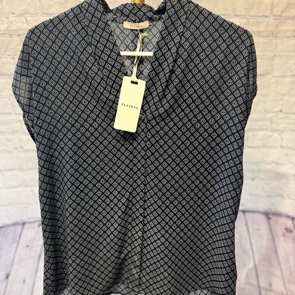 PLEIONE Geometric Print Blouse Short Sleeve Popover Top Navy & white NWT